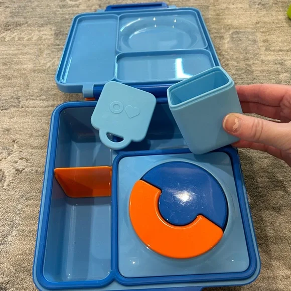 Omie BUNDLE!! Blue Insulated Lunch Bag, lunch box and accessories - Picture 7 of 7